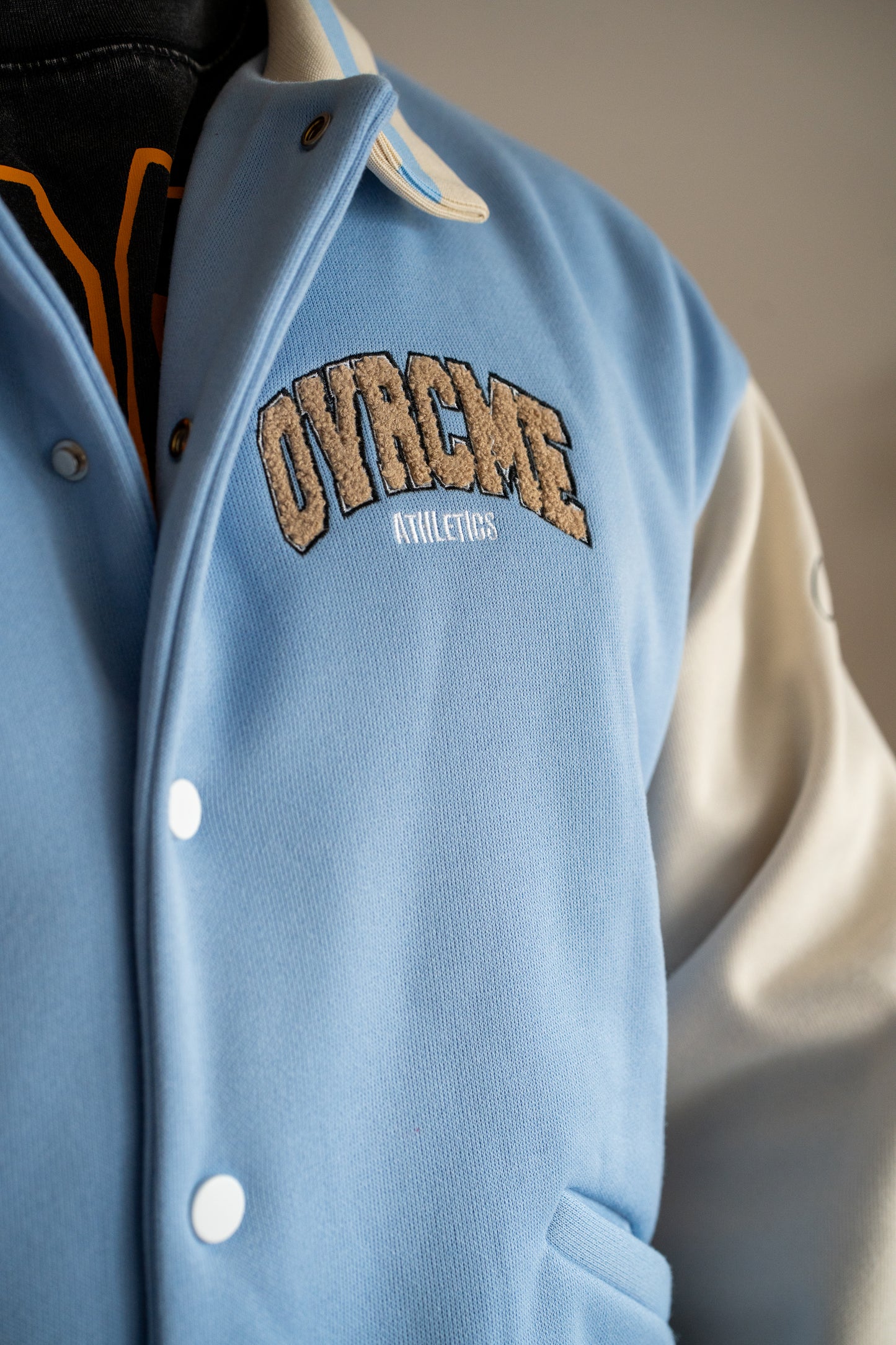 College Jacke "Athletics” (Baby Blue/Cream) - Jacke mit Stickerei
