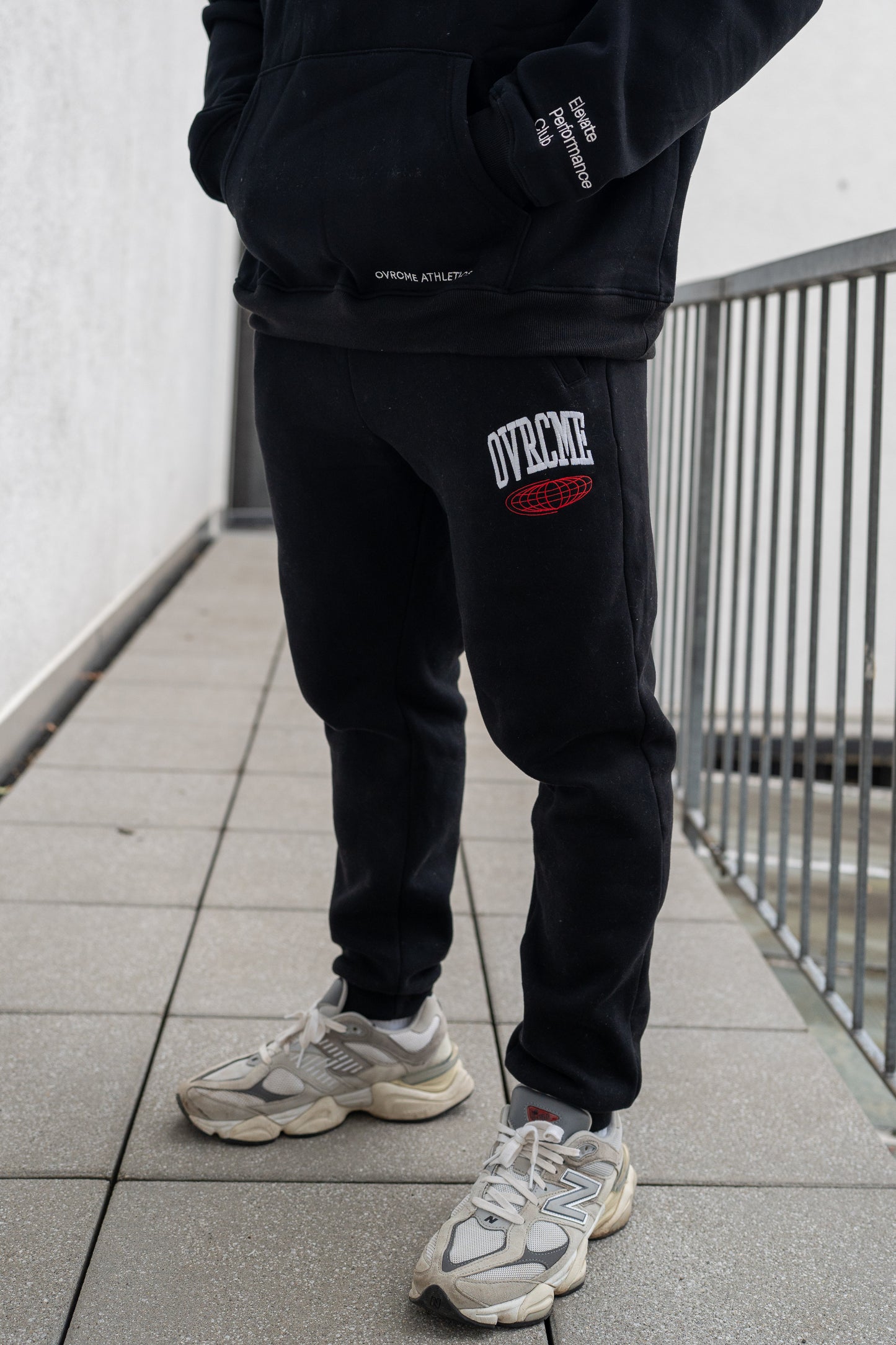 ELEVATE PERFORMANCE Signature Jogger (schwarz)