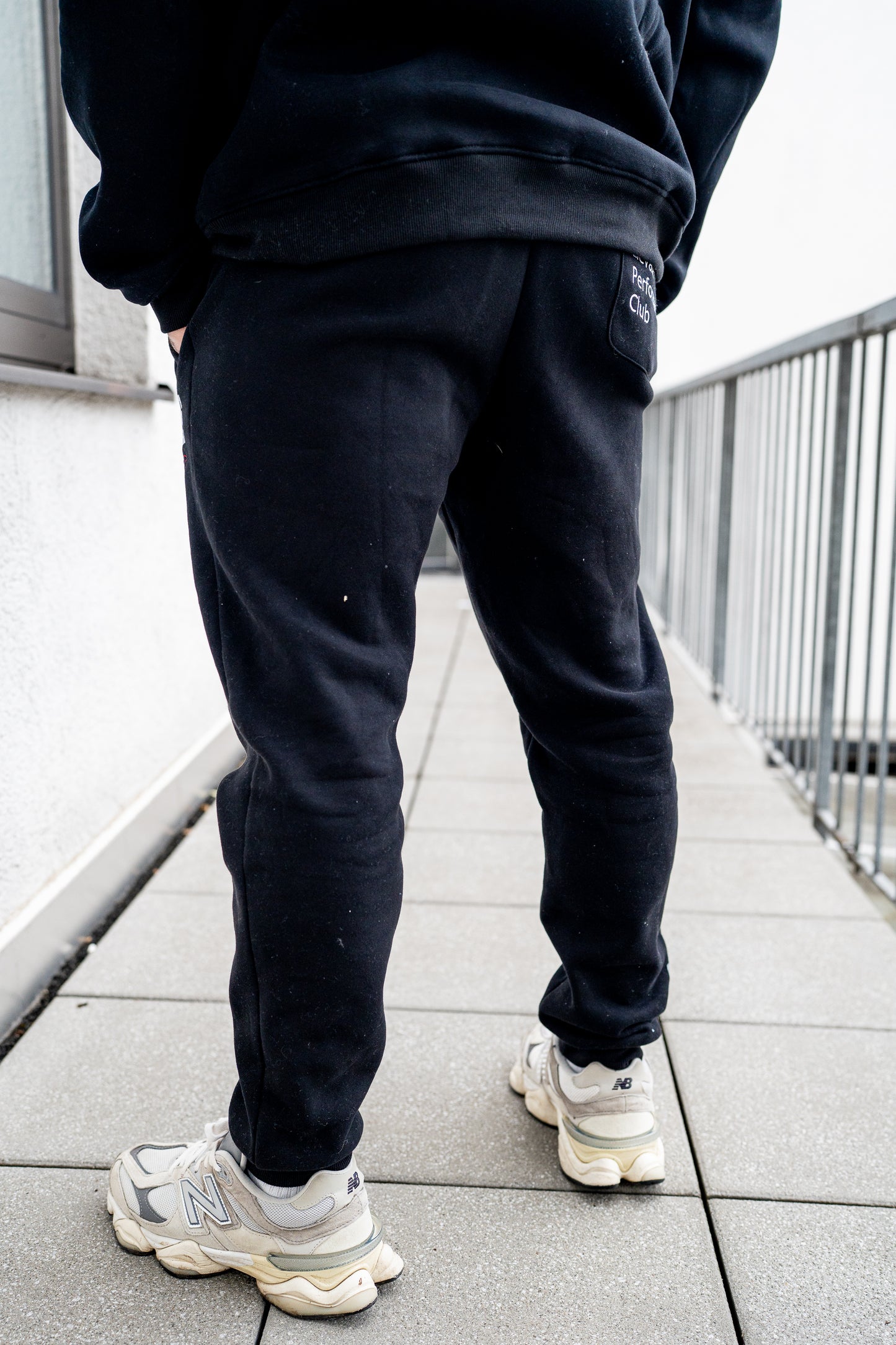 ELEVATE PERFORMANCE Signature Jogger (schwarz)