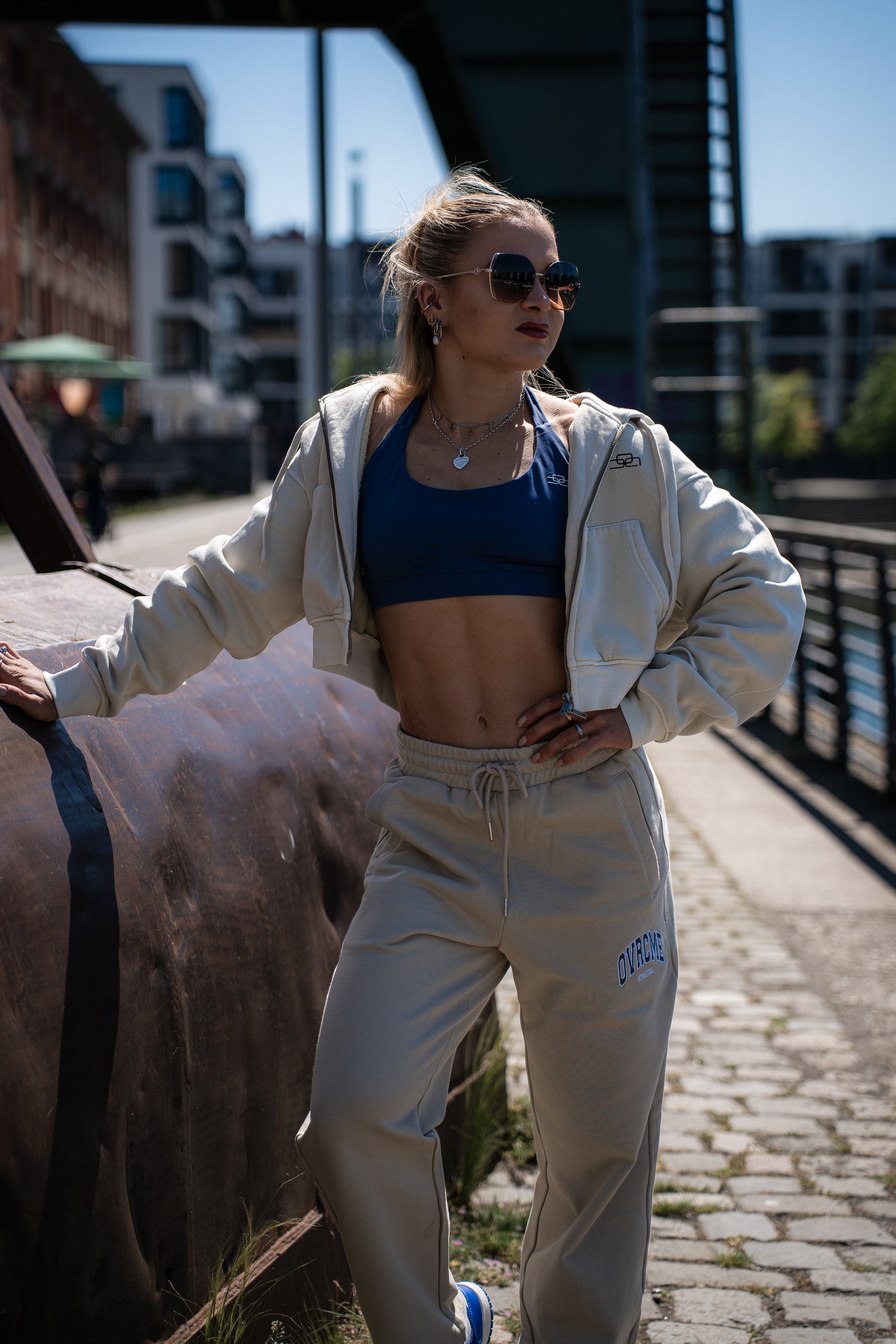 Cropped Hoodie Jacke (sandstone) - OVRCME ATHLETICS